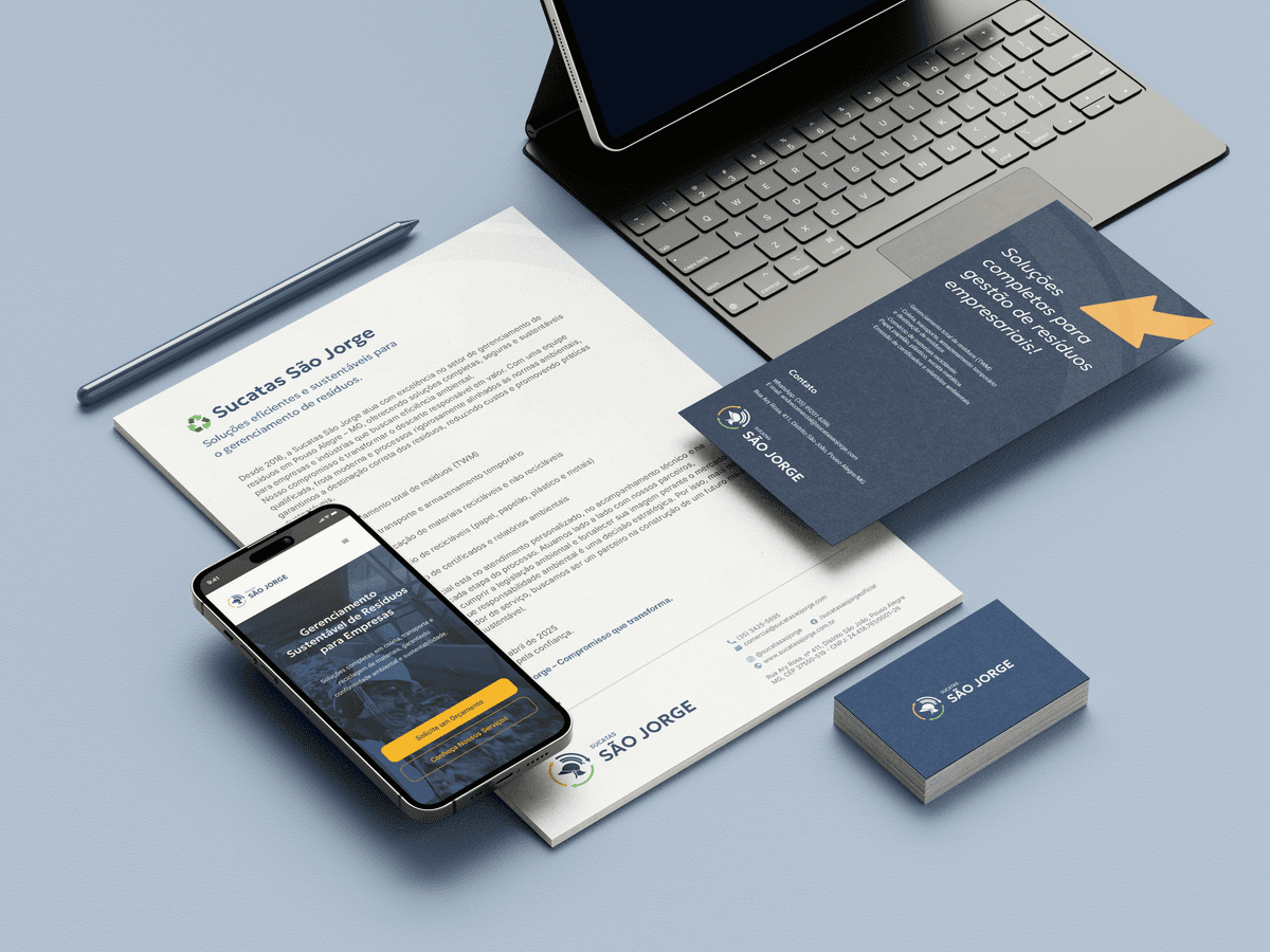 Sustentabilidade e reciclagem - laptop com símbolo de reciclagem